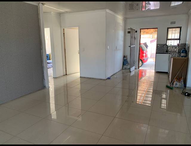 3 BEDROOM FREEHOLD FOR SALE IN CLAIREWOOD